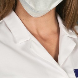 Damska bluzka z krótkim rękawem LHOLLMAN LH-HCLS - Bluzka dla pielęgniarek na guziki #2
